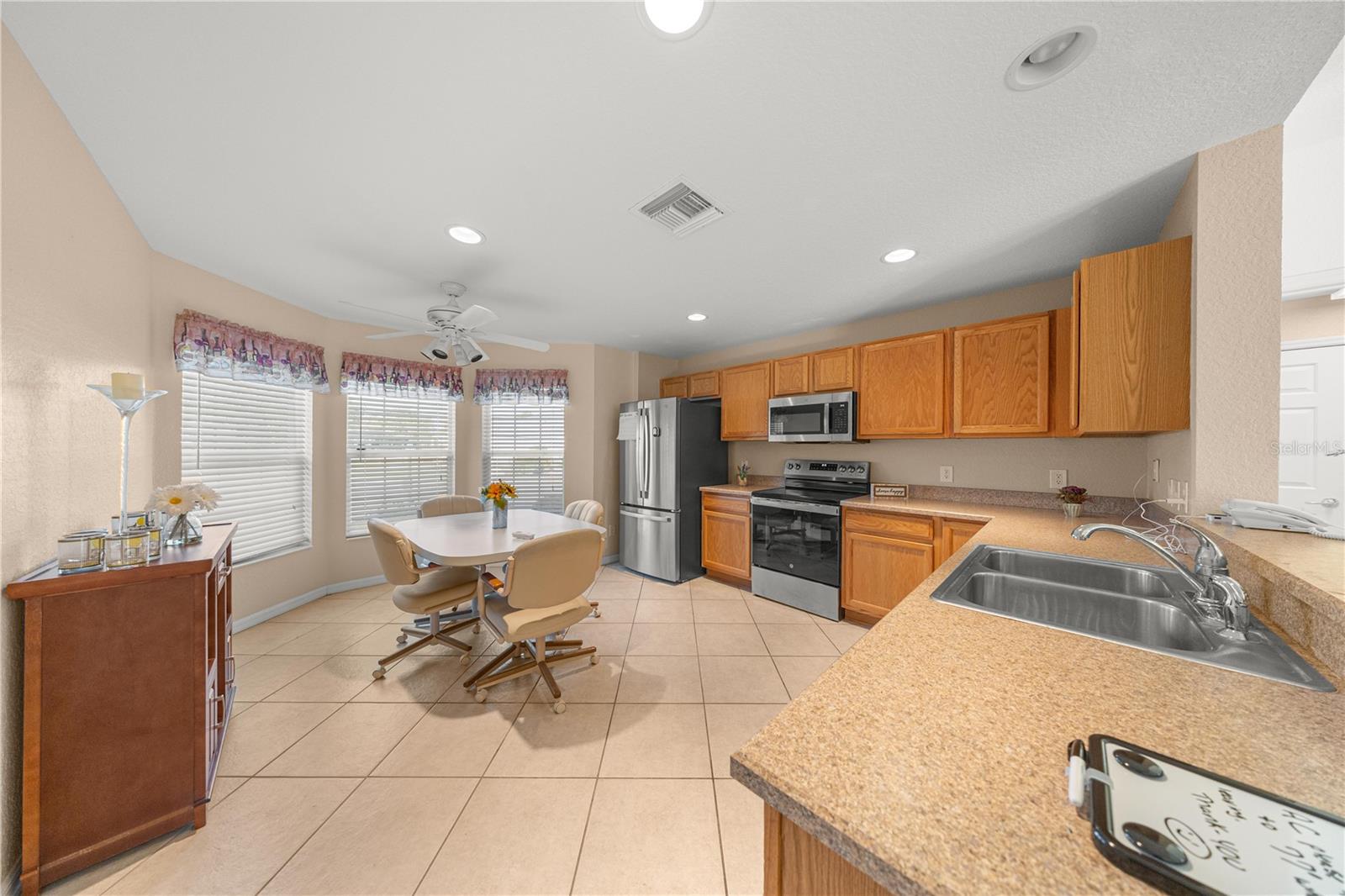 Listing photo id 7 for 9175 118th Loop