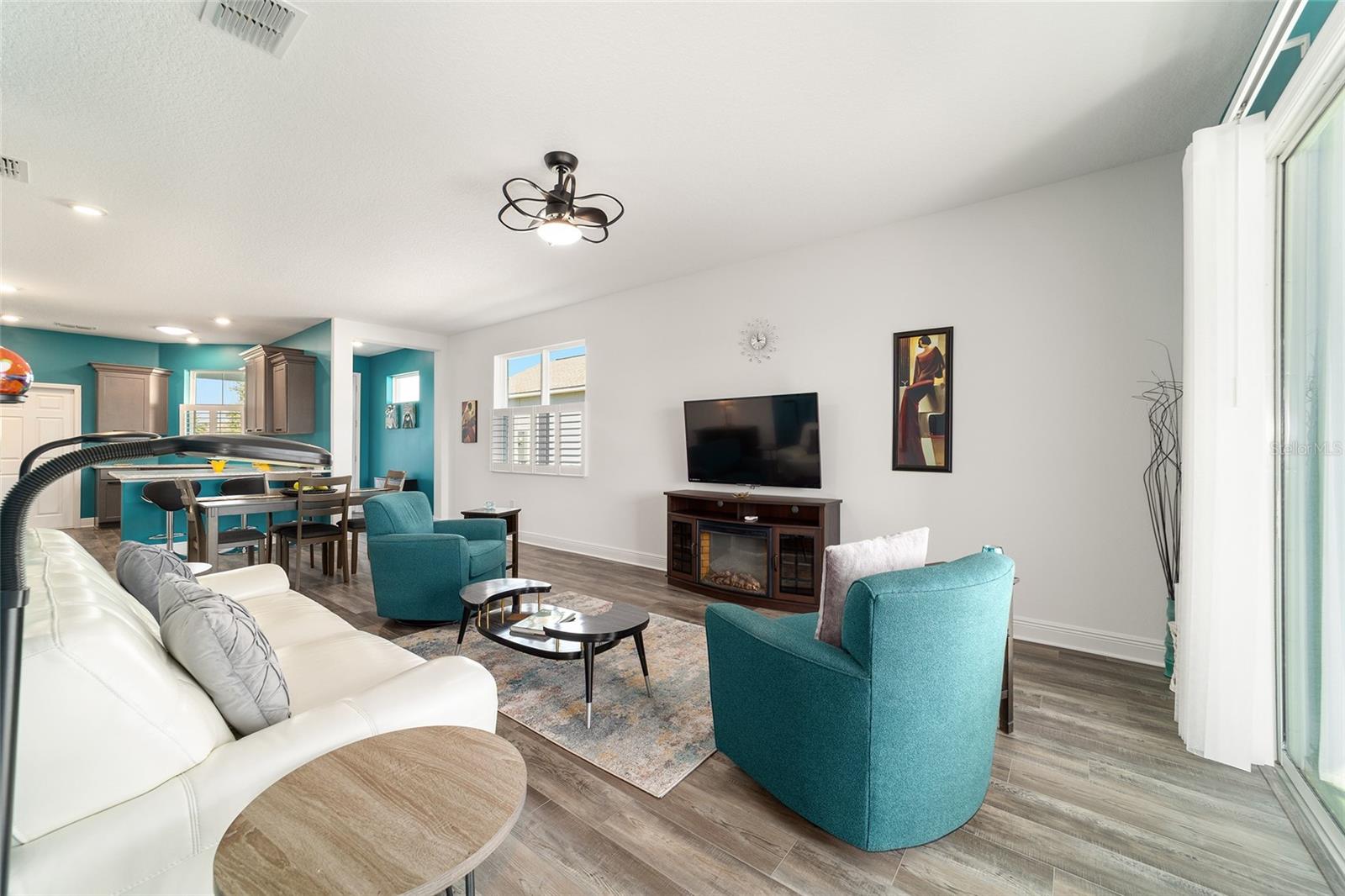 Image 21 of 50 For 10410 96th Loop