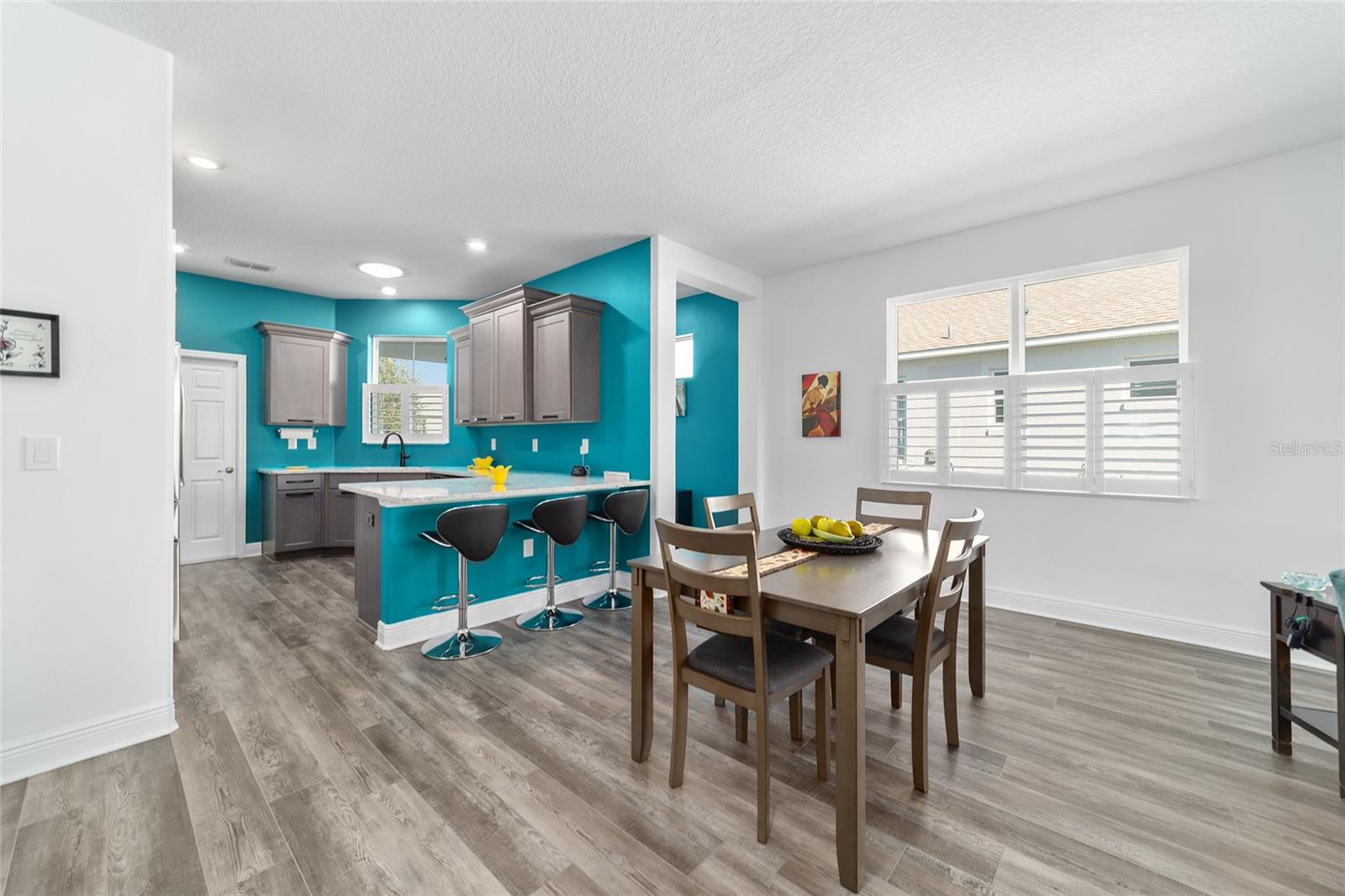 Image 23 of 50 For 10410 96th Loop