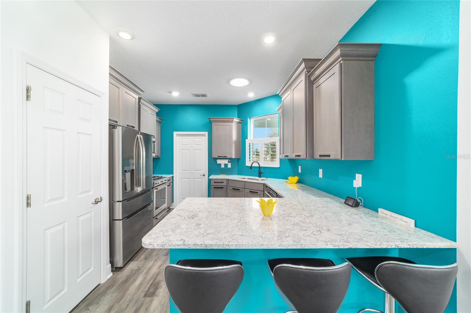 Image 25 of 50 For 10410 96th Loop