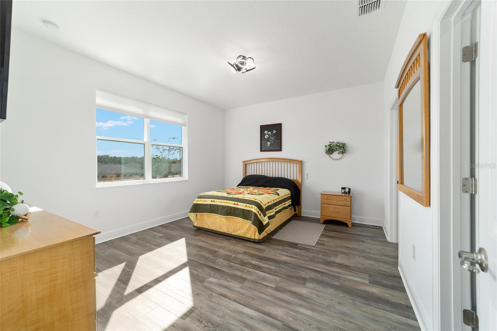 Image 30 of 50 For 10410 96th Loop