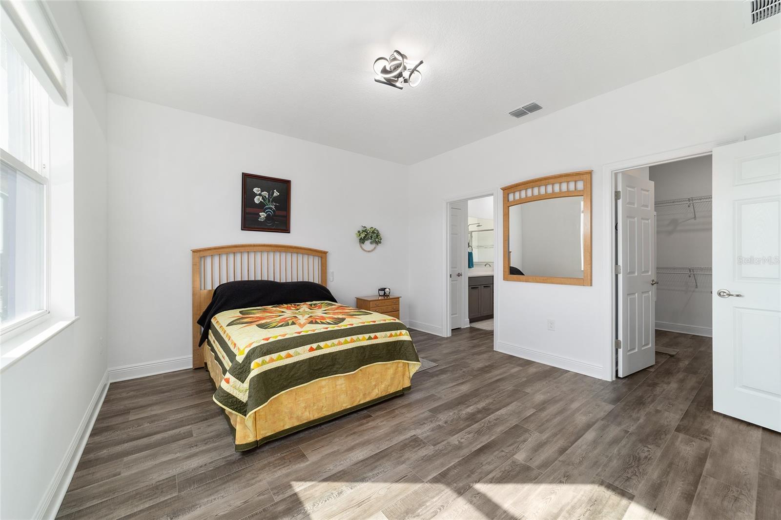 Image 31 of 50 For 10410 96th Loop