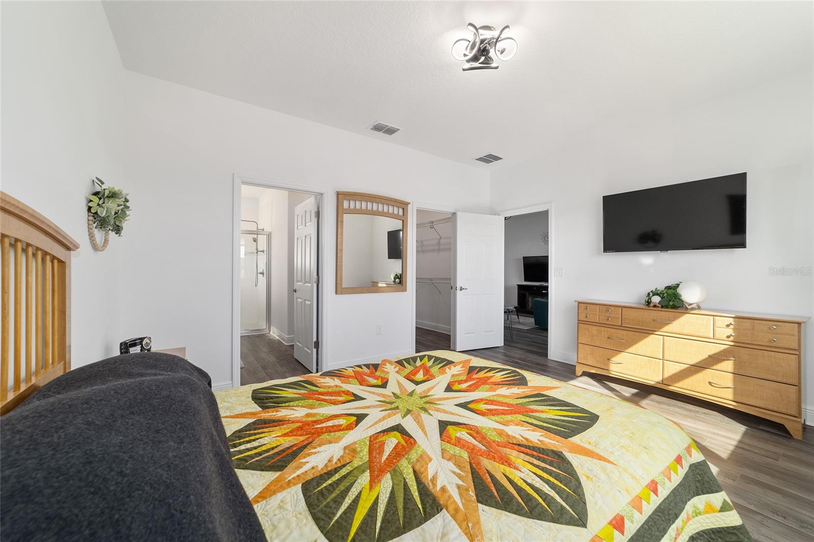 Image 32 of 50 For 10410 96th Loop