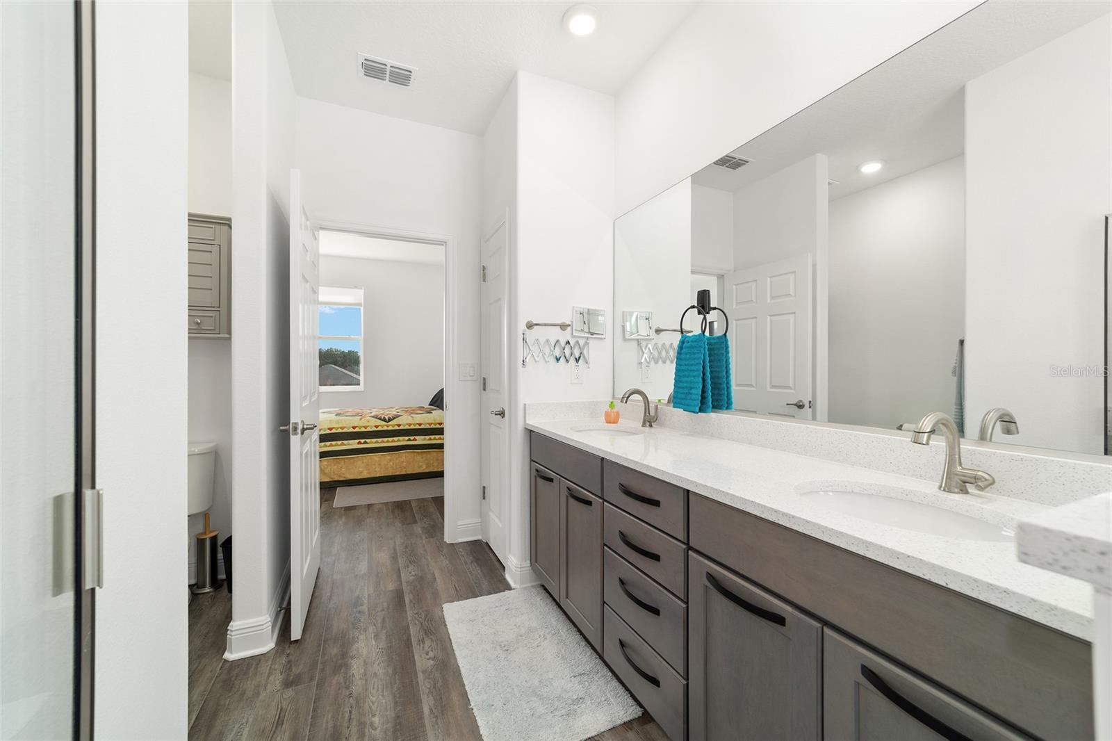 Image 37 of 50 For 10410 96th Loop