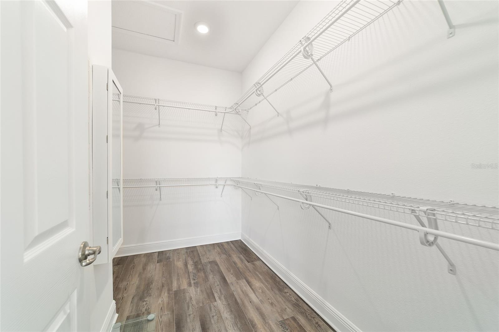 Image 38 of 50 For 10410 96th Loop