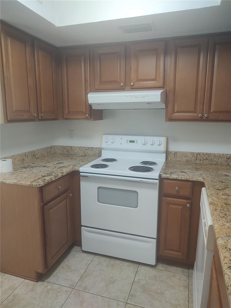 Image 12 of 30 For 12201 Sandalwood Drive 12201