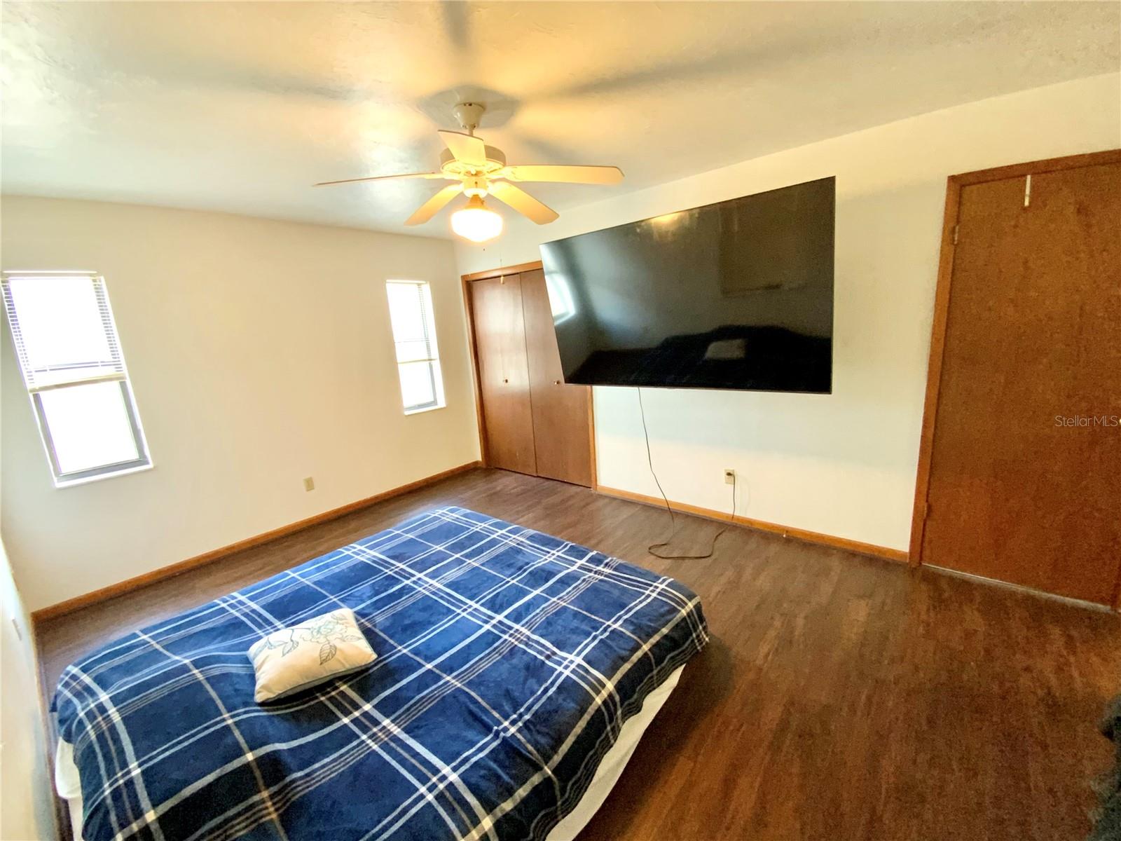 Image 10 of 18 For 23063 Edgewater Boulevard