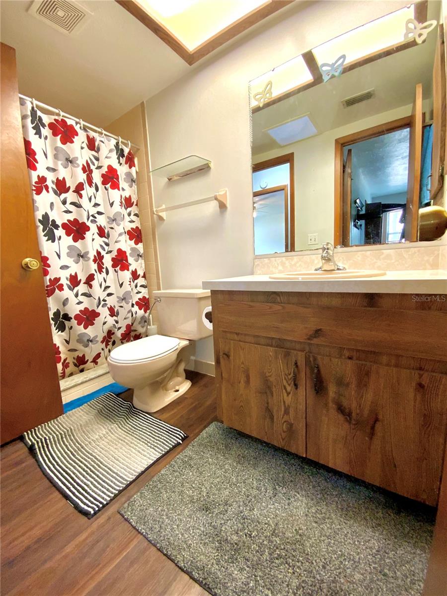 Image 11 of 18 For 23063 Edgewater Boulevard