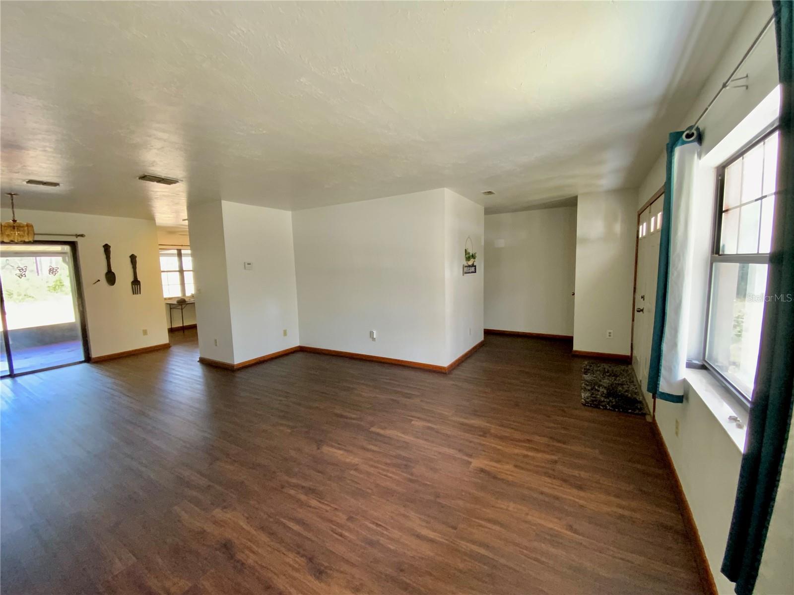 Image 4 of 18 For 23063 Edgewater Boulevard