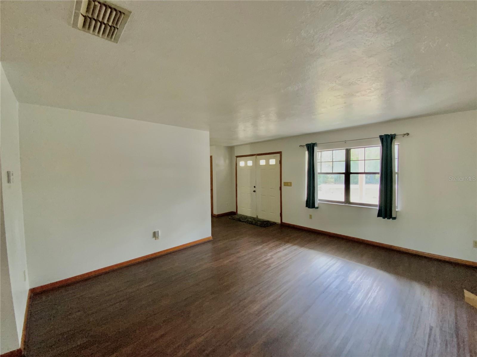 Image 5 of 18 For 23063 Edgewater Boulevard