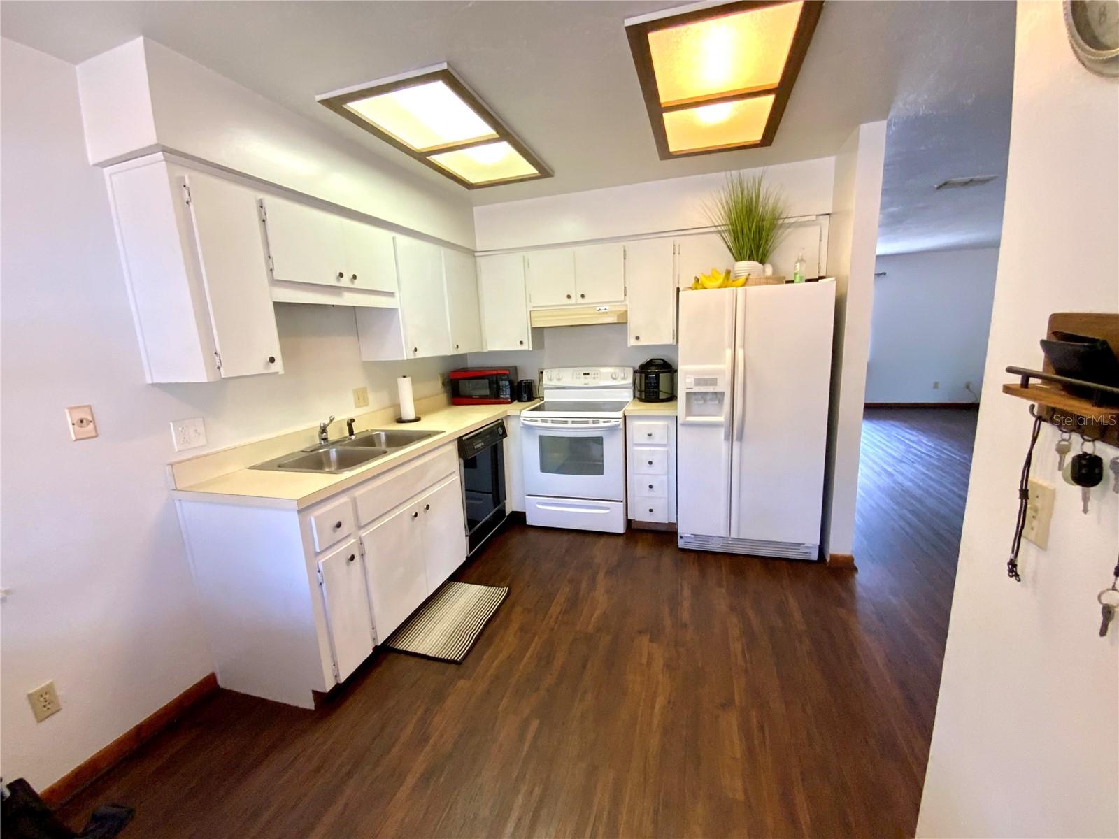 Image 8 of 18 For 23063 Edgewater Boulevard