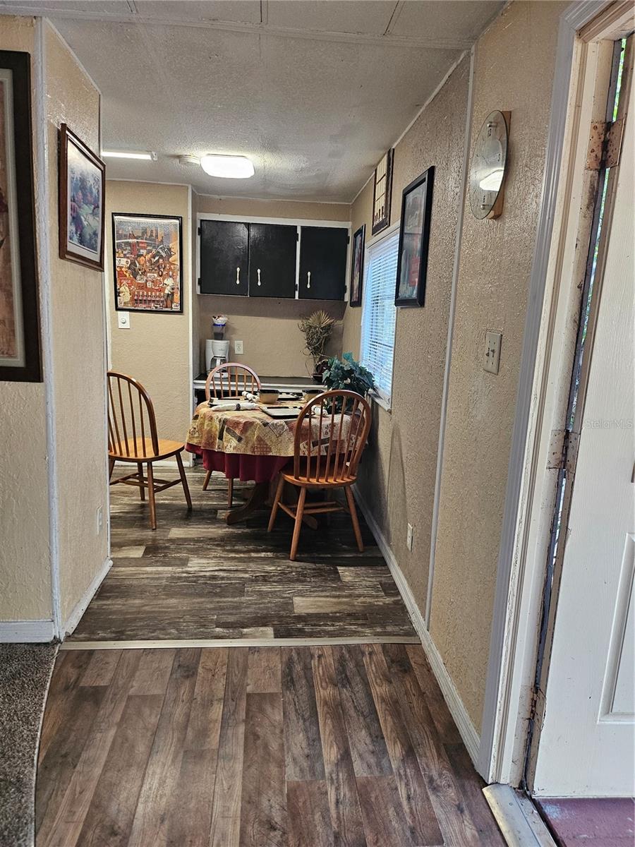 Listing photo id 14 for 7657 Caesar Point