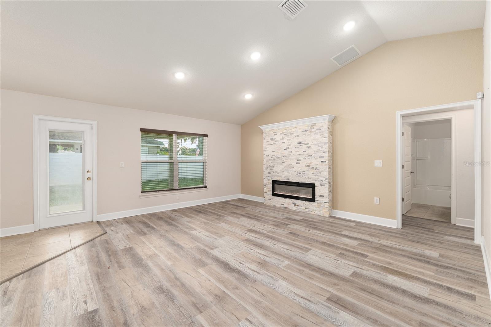 Image 13 of 71 For 4413 1st Court