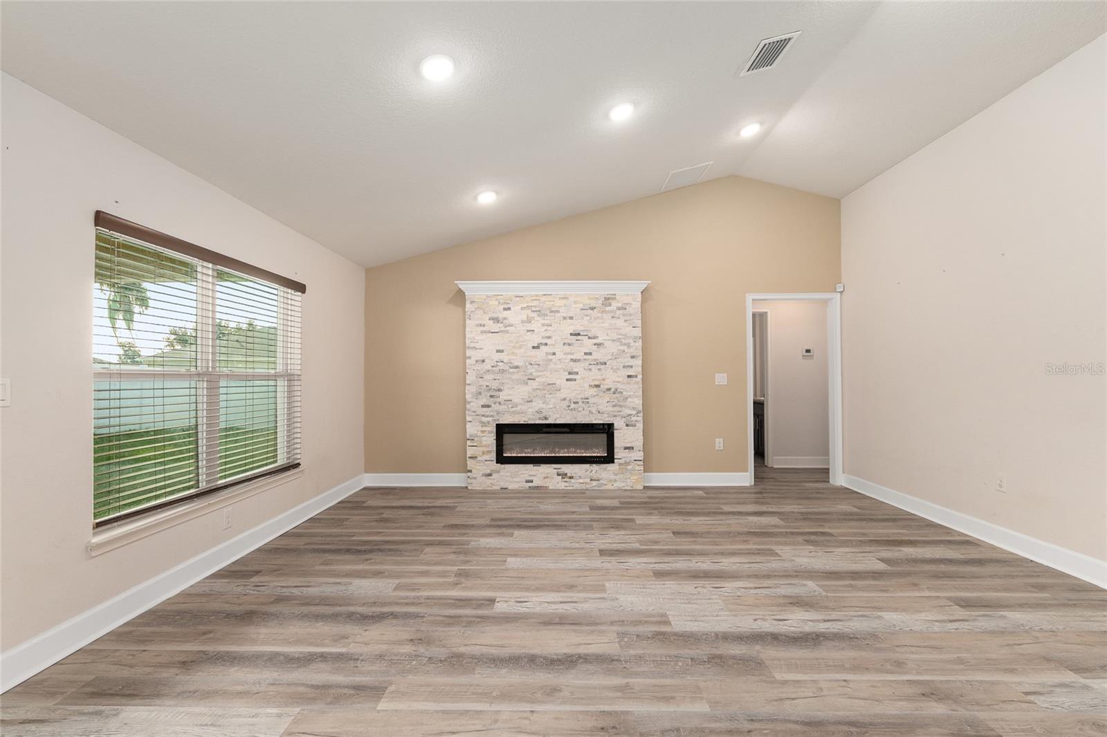 Image 14 of 71 For 4413 1st Court