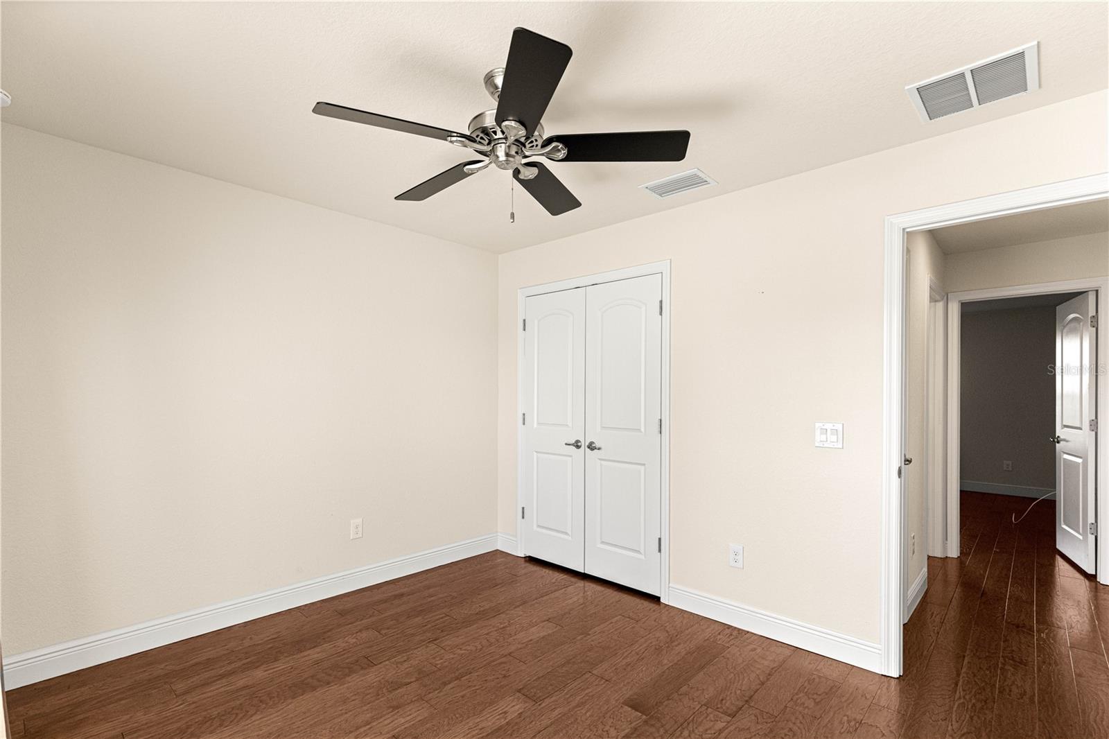 Image 28 of 53 For 4401 62nd Loop