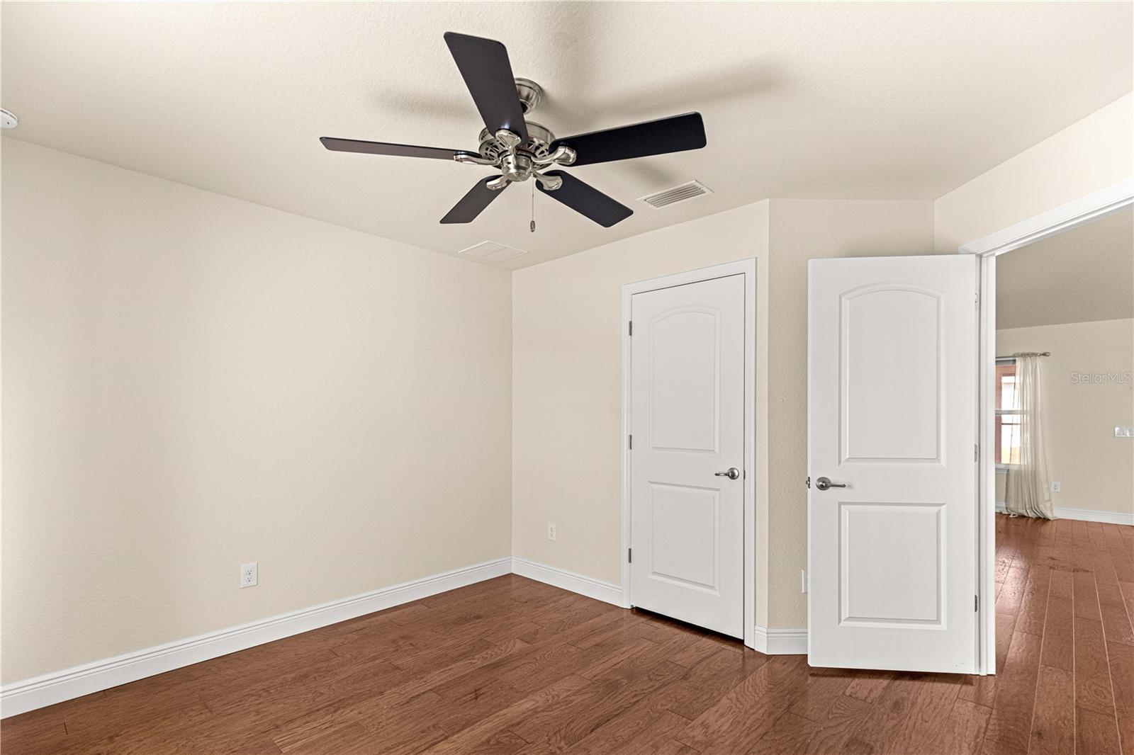 Image 34 of 53 For 4401 62nd Loop