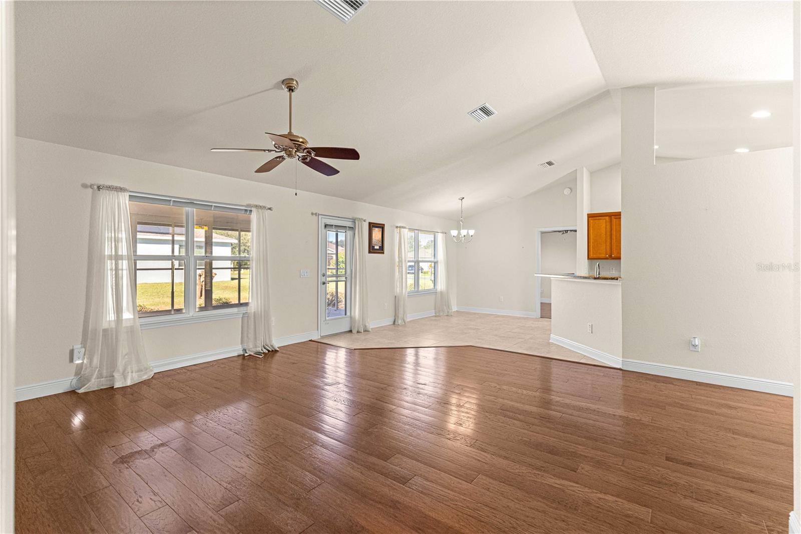 Image 8 of 53 For 4401 62nd Loop