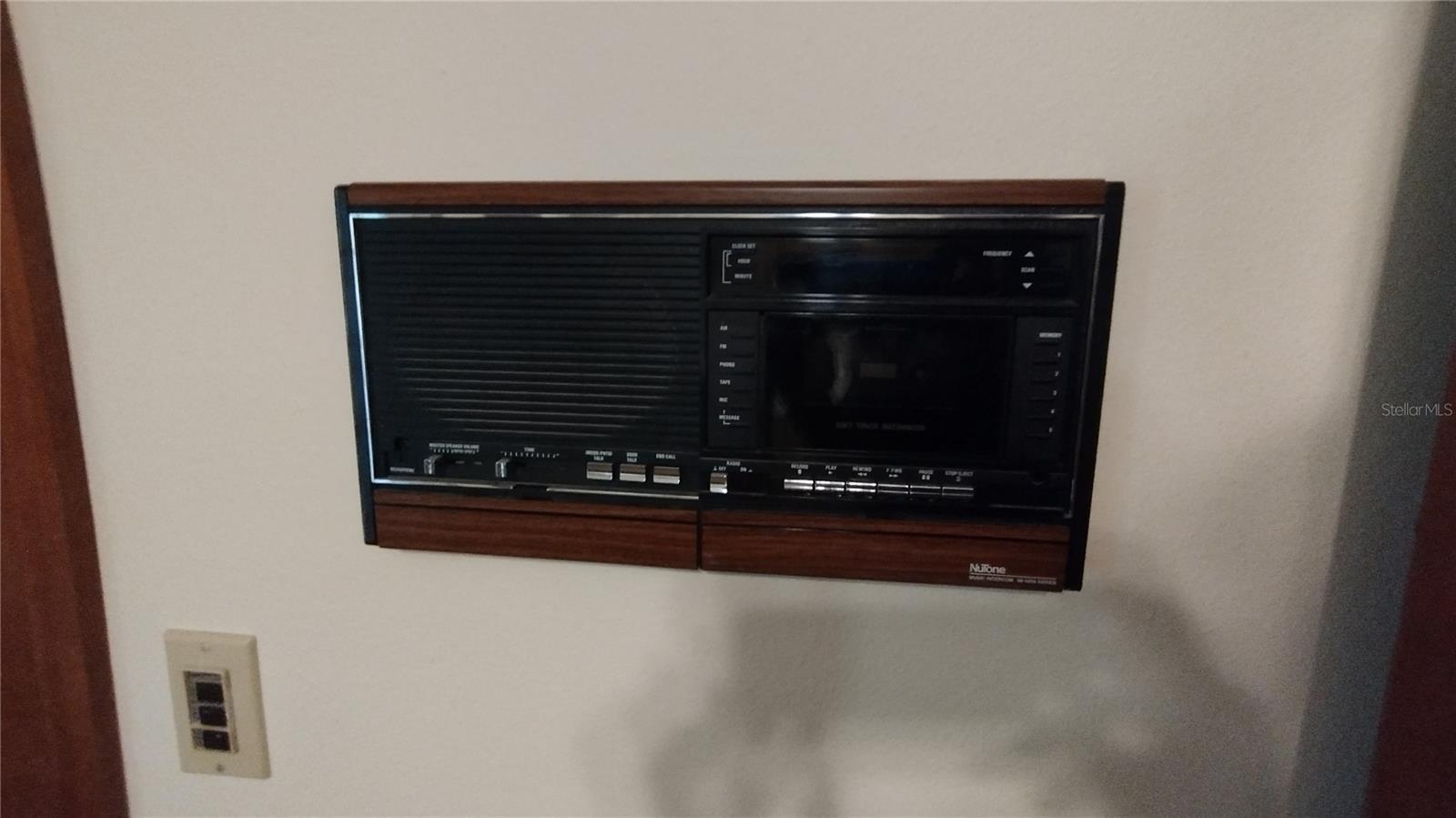 Image 18 of 79 For 14570 96th Court Se