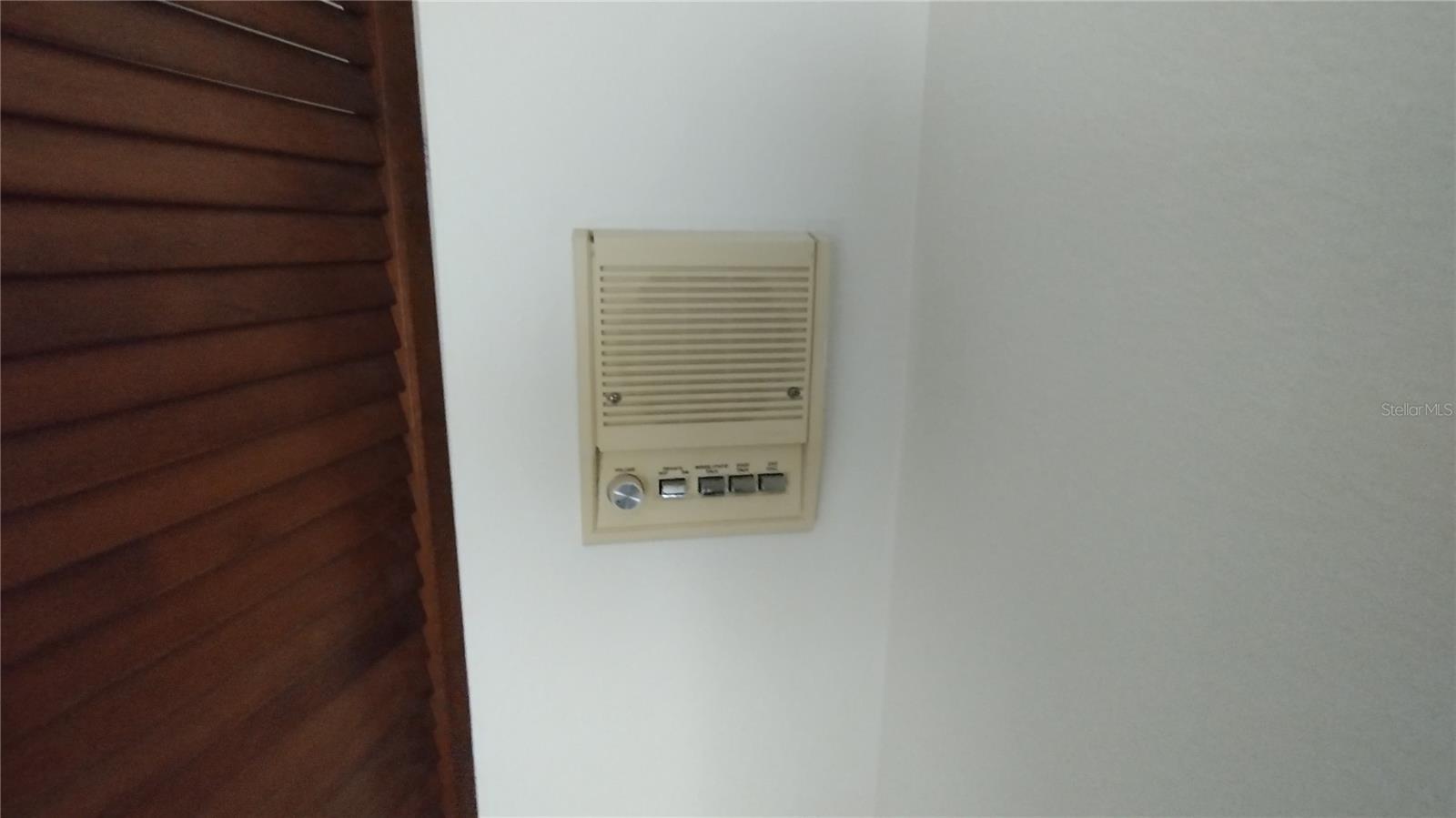 Image 21 of 79 For 14570 96th Court Se