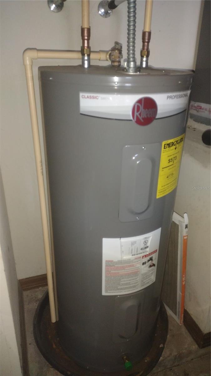 Image 28 of 79 For 14570 96th Court Se