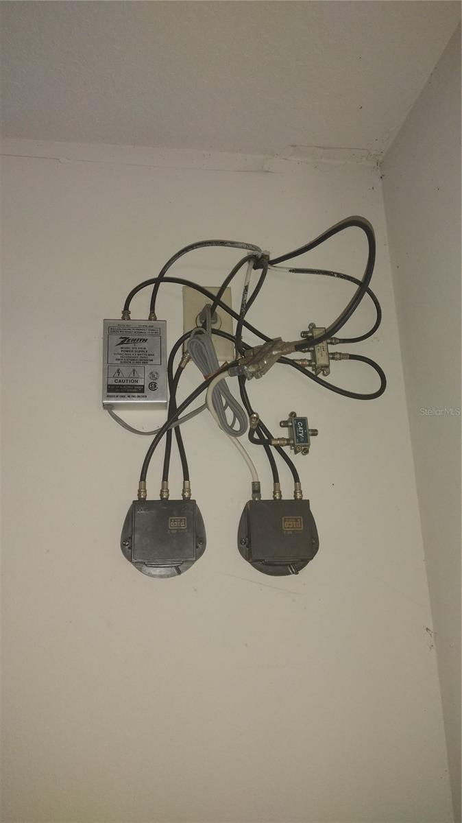 Image 31 of 79 For 14570 96th Court Se