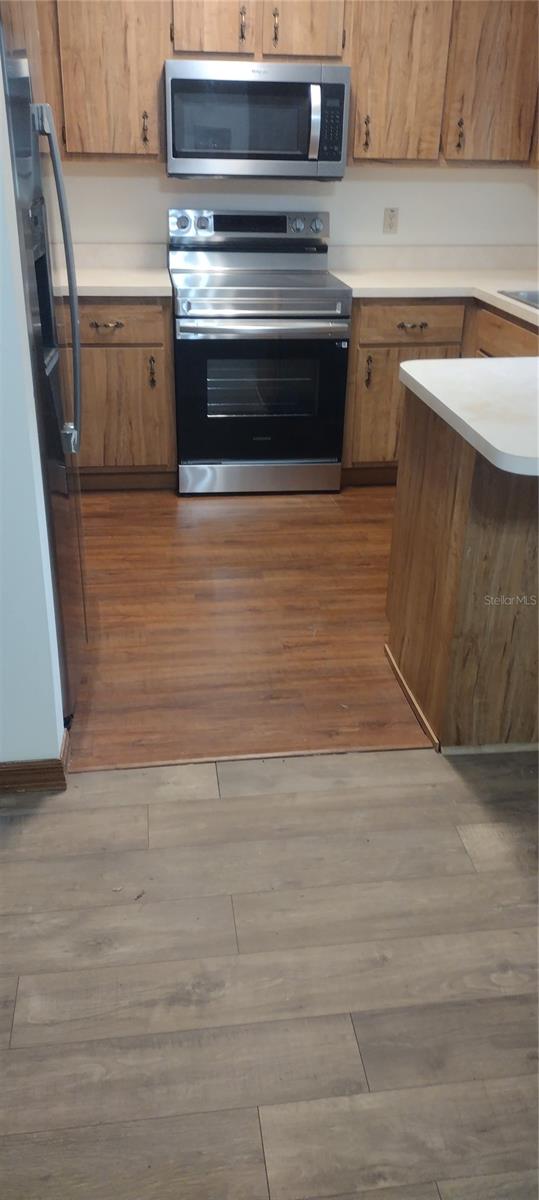 Image 40 of 79 For 14570 96th Court Se