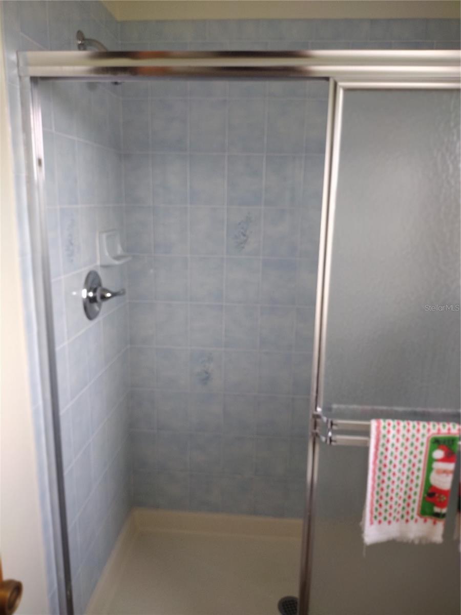 Image 52 of 79 For 14570 96th Court Se