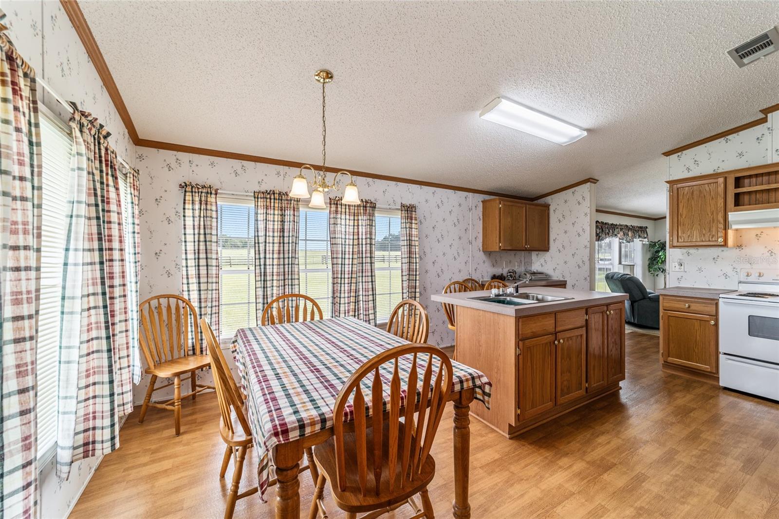 Image 20 of 40 For 17176 Us Highway 441