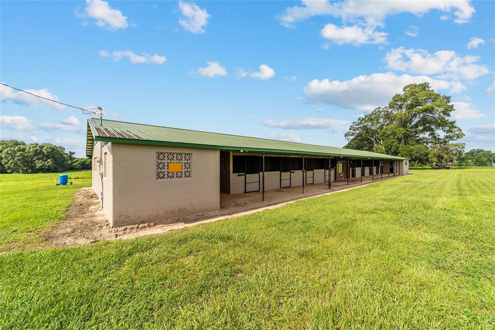 Image 23 of 40 For 17176 Us Highway 441