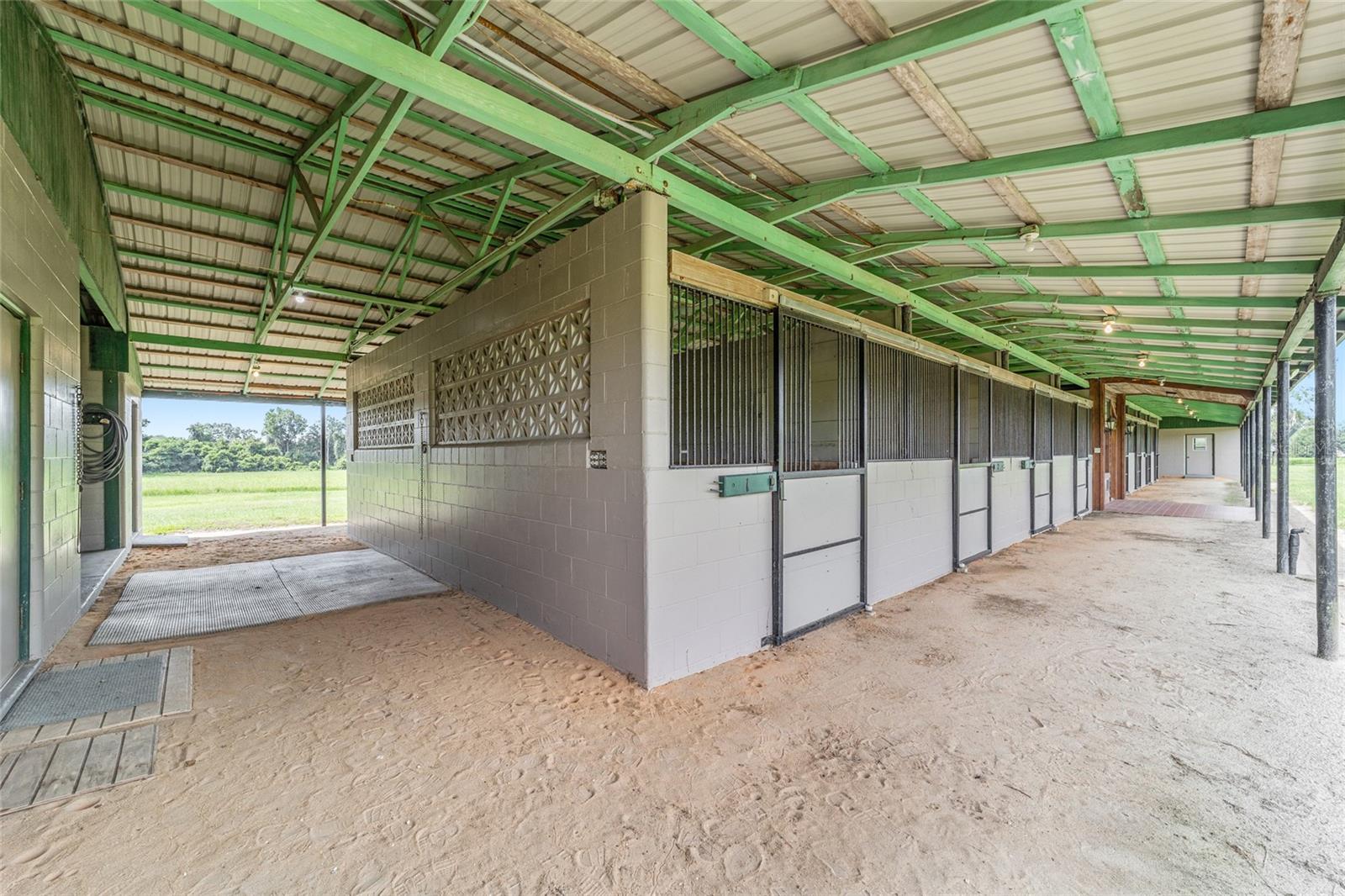 Image 28 of 40 For 17176 Us Highway 441