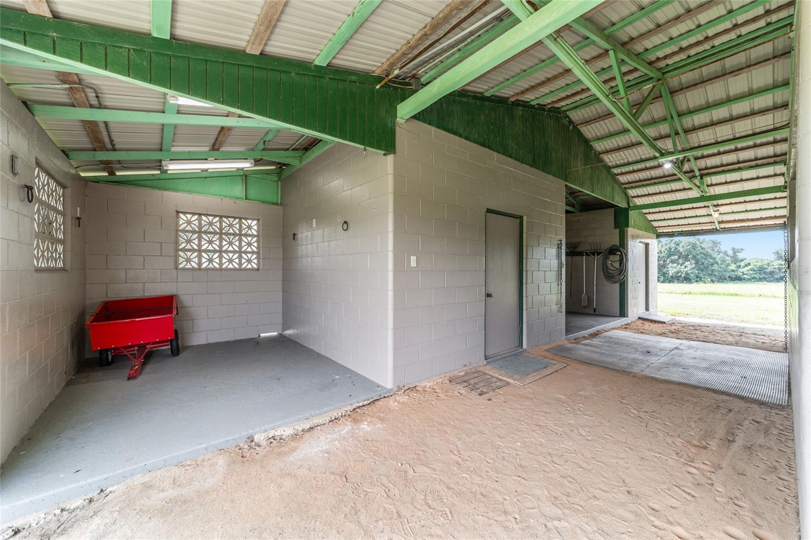 Image 30 of 40 For 17176 Us Highway 441