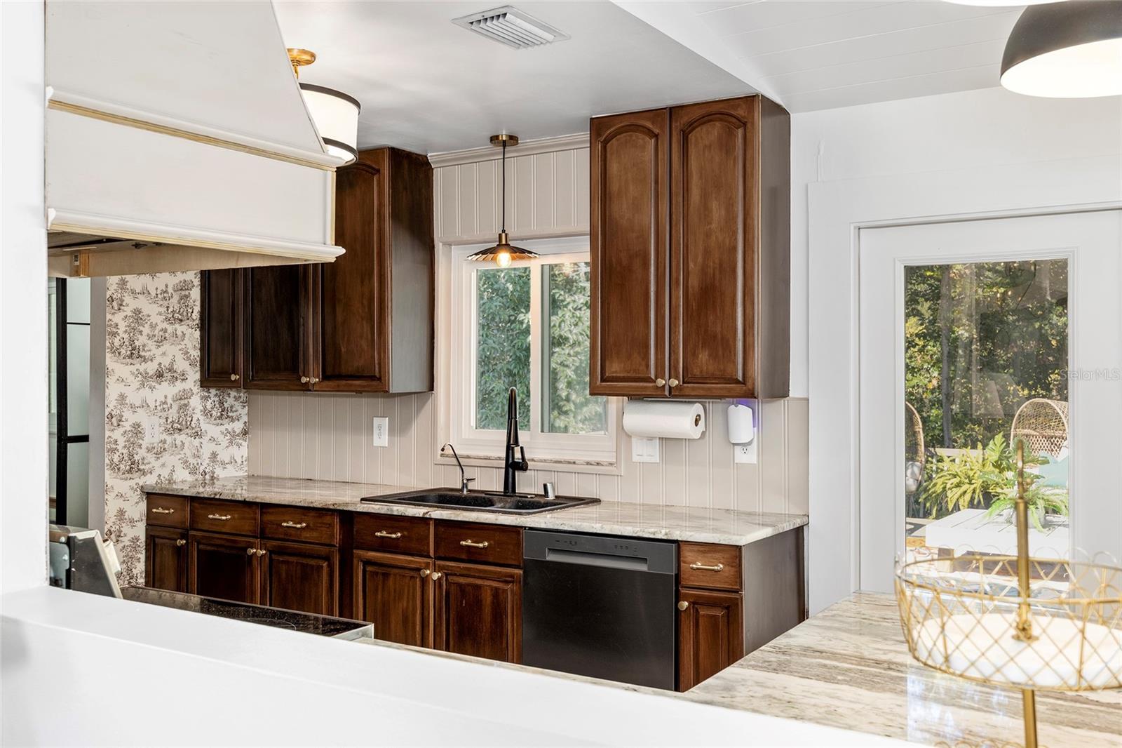 Image 20 of 60 For 541 35th Street