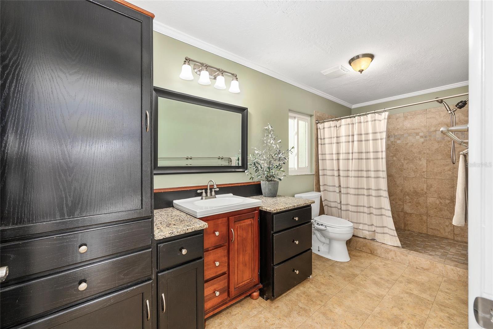 Image 25 of 60 For 541 35th Street