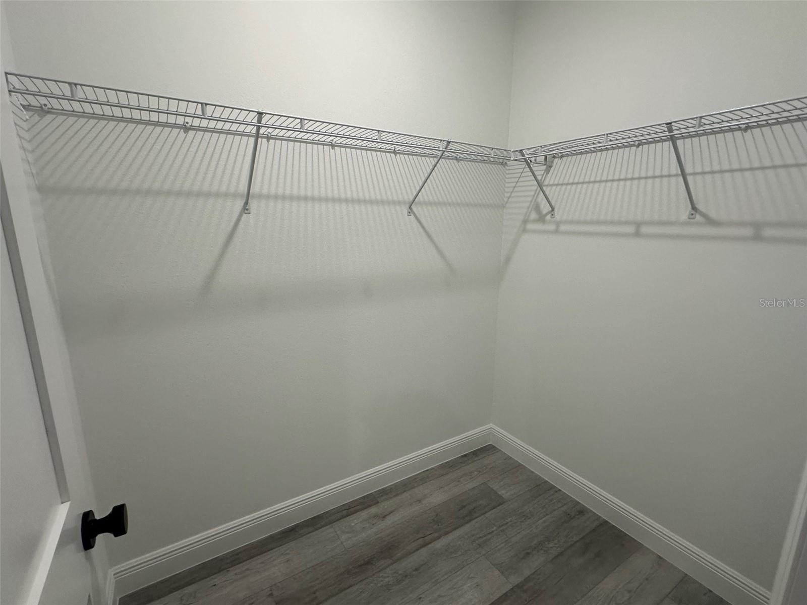 Listing photo id 12 for 2486 Magenta Drive