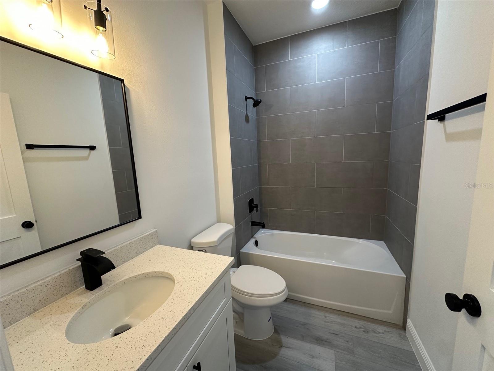 Listing photo id 16 for 2486 Magenta Drive