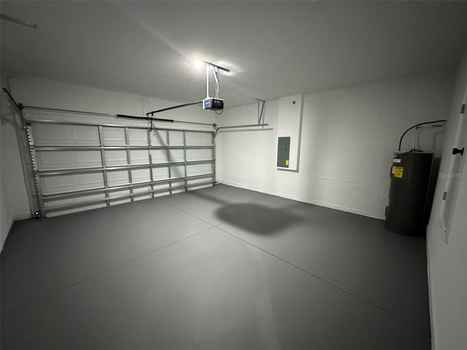 Listing photo id 21 for 2486 Magenta Drive