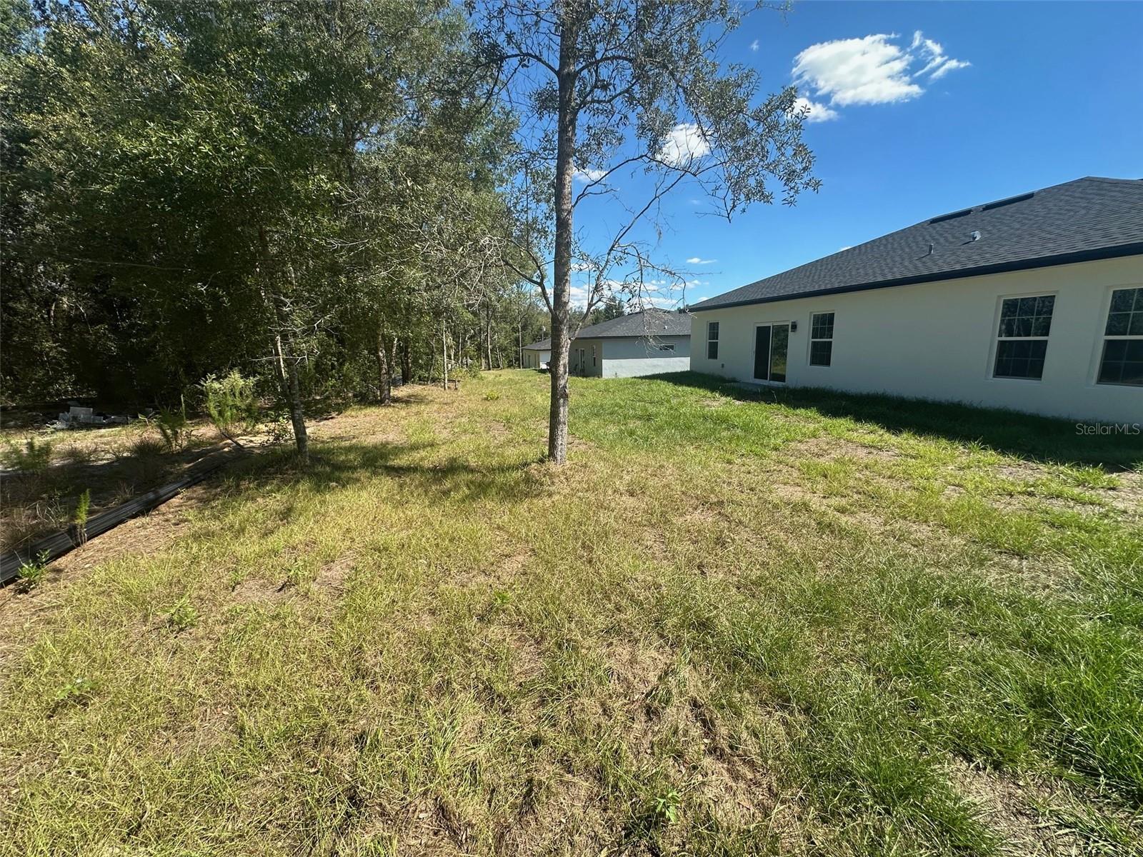Listing photo id 26 for 2486 Magenta Drive