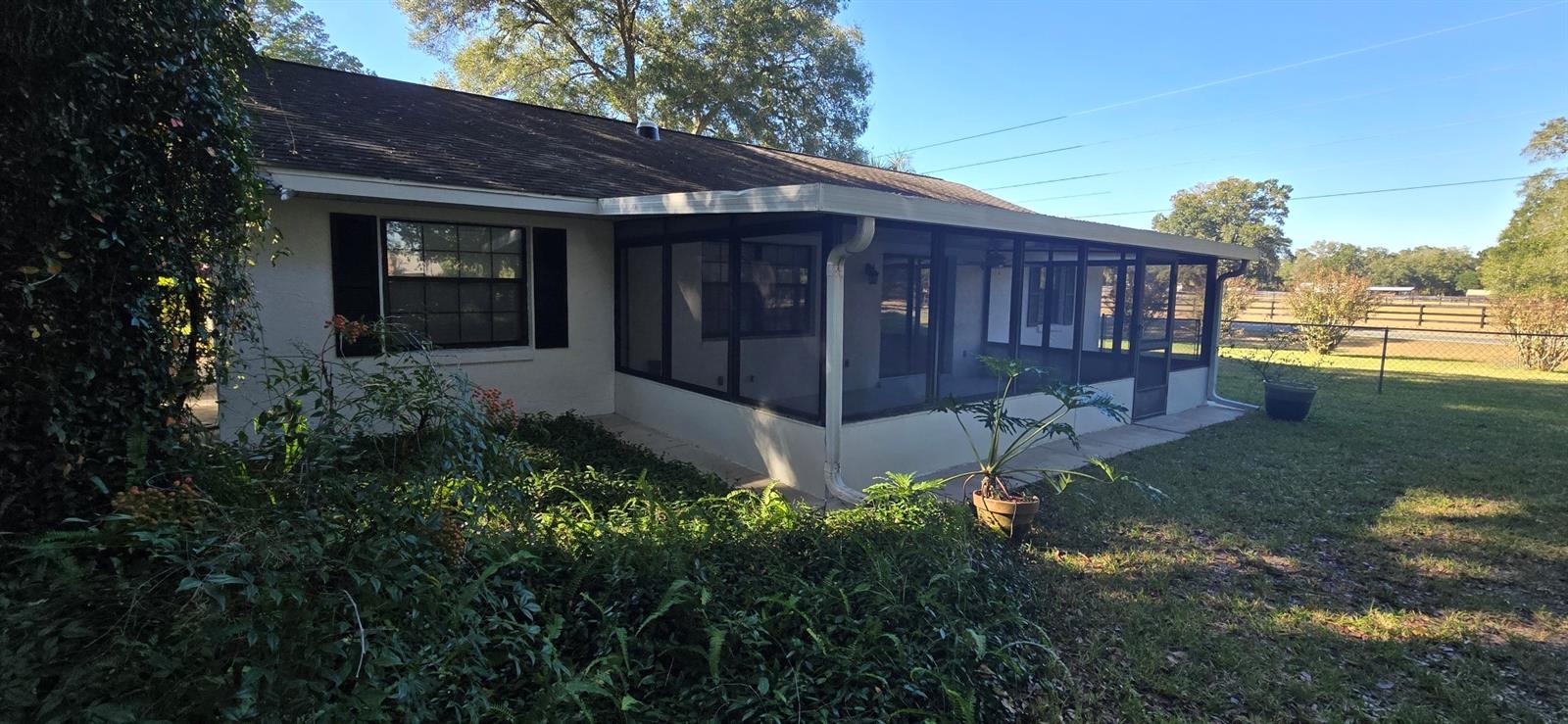 Image 4 of 20 For 10605 68 Terrace