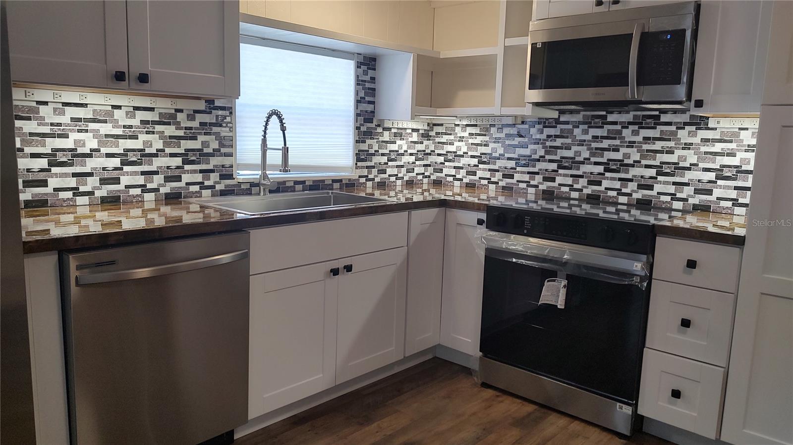 Image 32 of 35 For 10129 Bass Circle