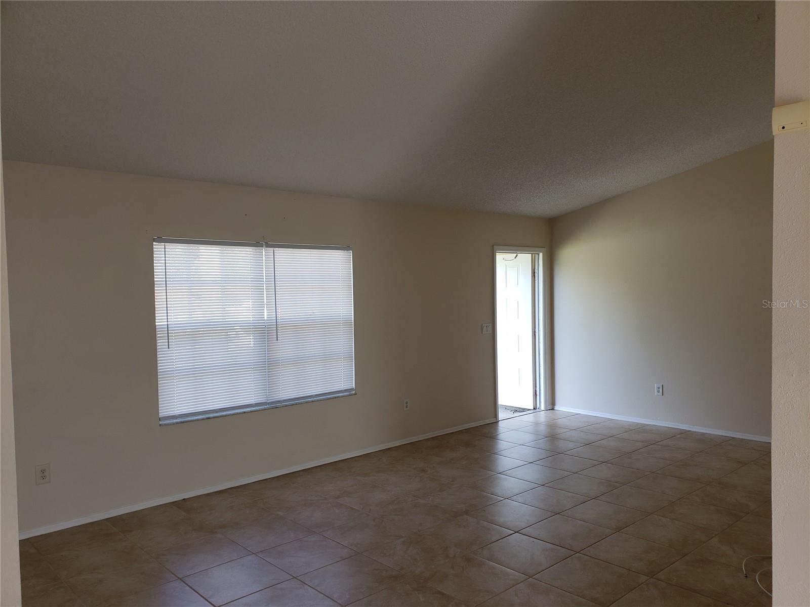 Image 3 of 13 For 311 Oak Lane Drive