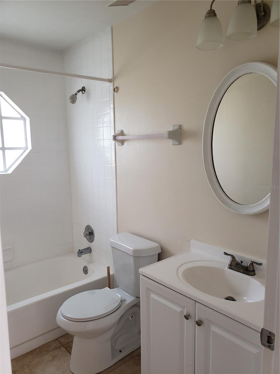 Image 7 of 13 For 311 Oak Lane Drive