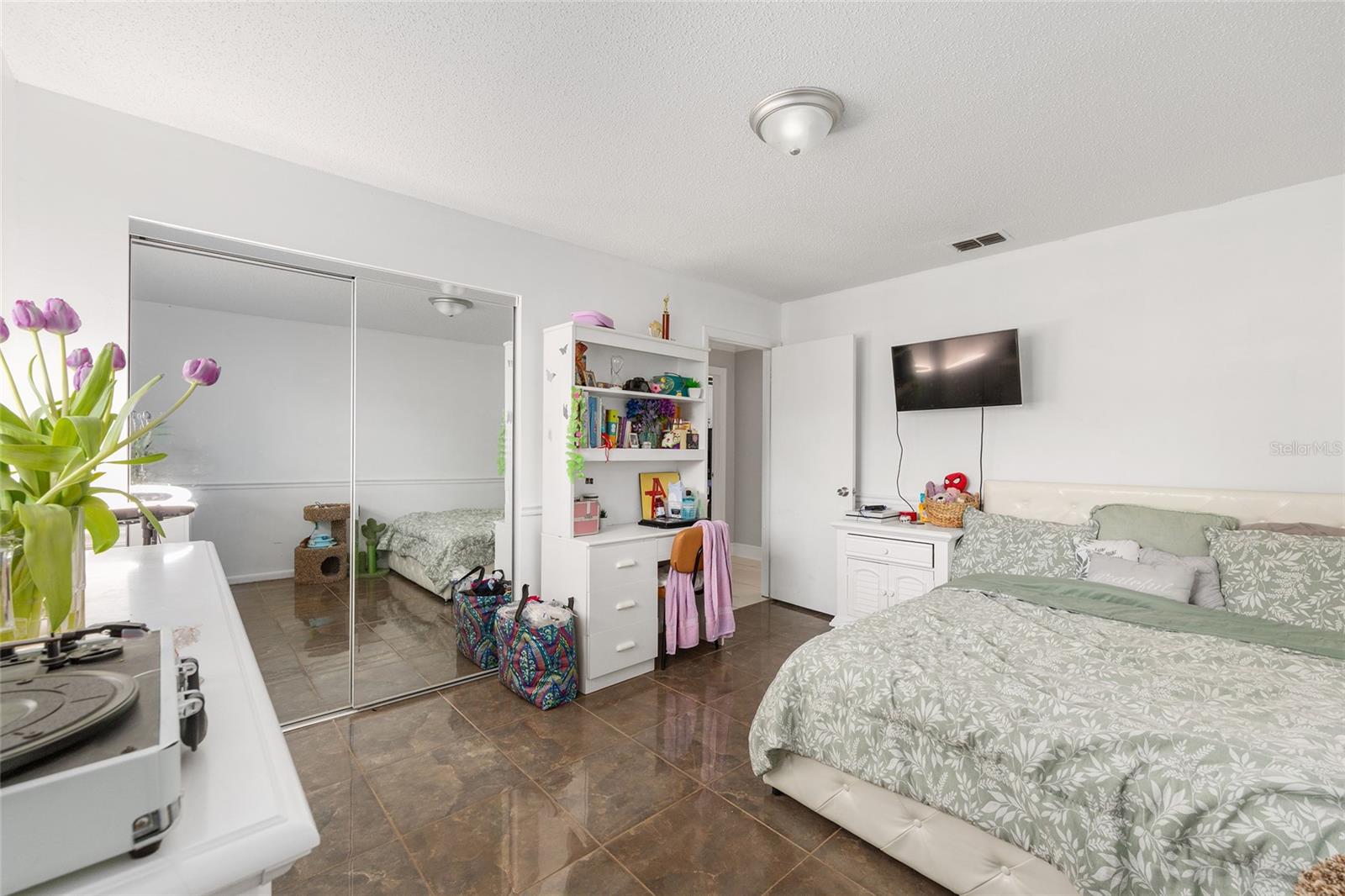 Image 23 of 42 For 4051 22nd Avenue