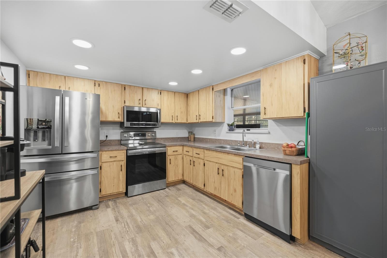 Image 13 of 42 For 15461 147th Avenue