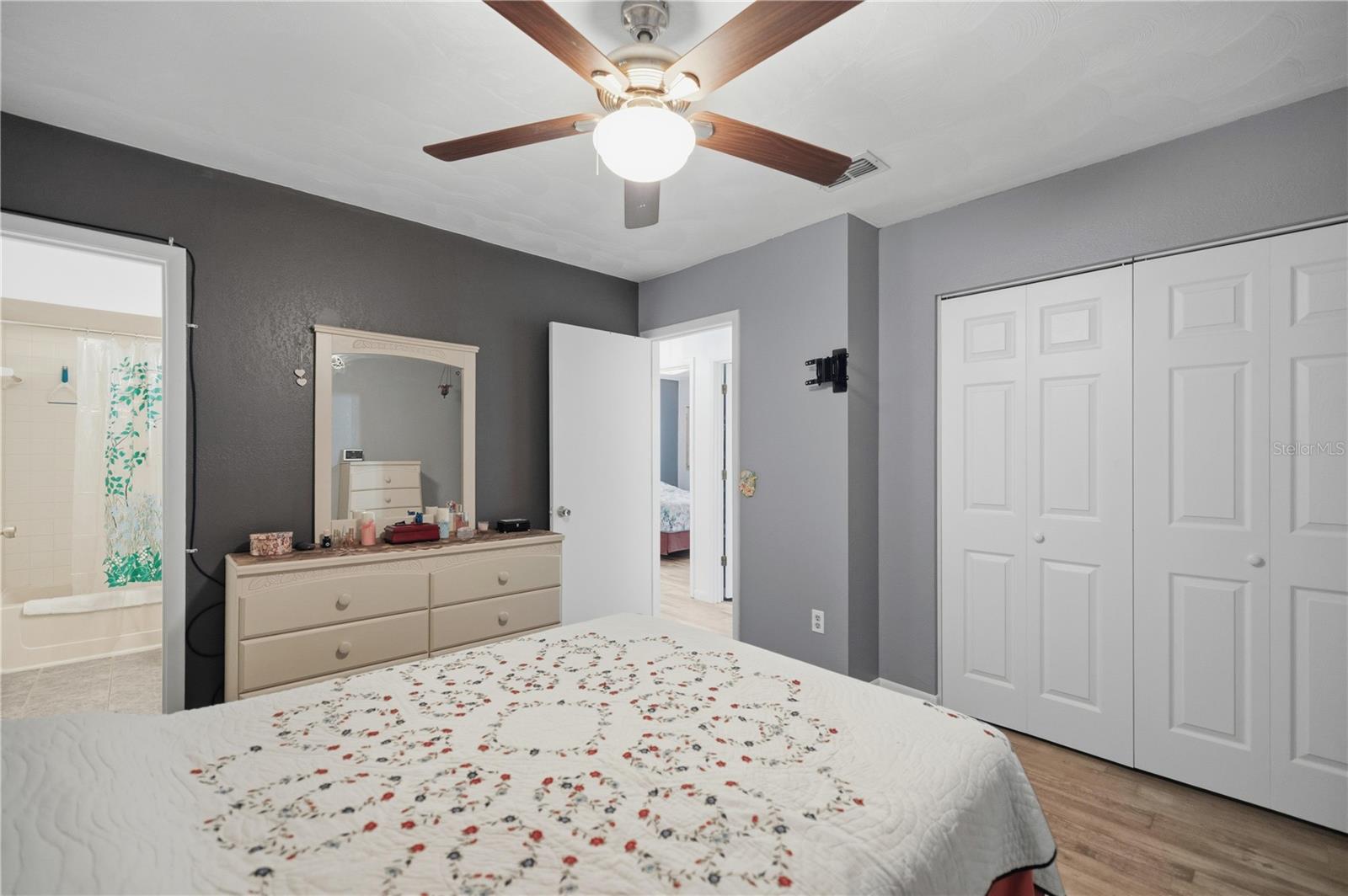 Image 16 of 42 For 15461 147th Avenue