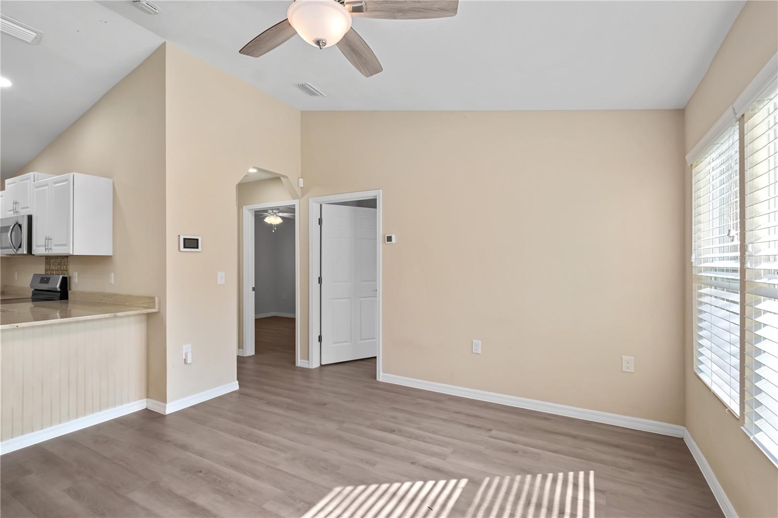 Image 19 of 40 For 15451 6th Circle