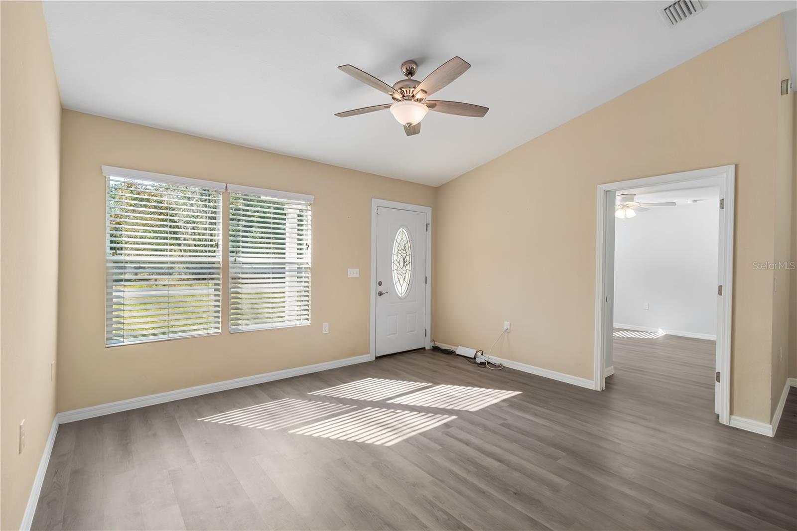 Image 21 of 40 For 15451 6th Circle