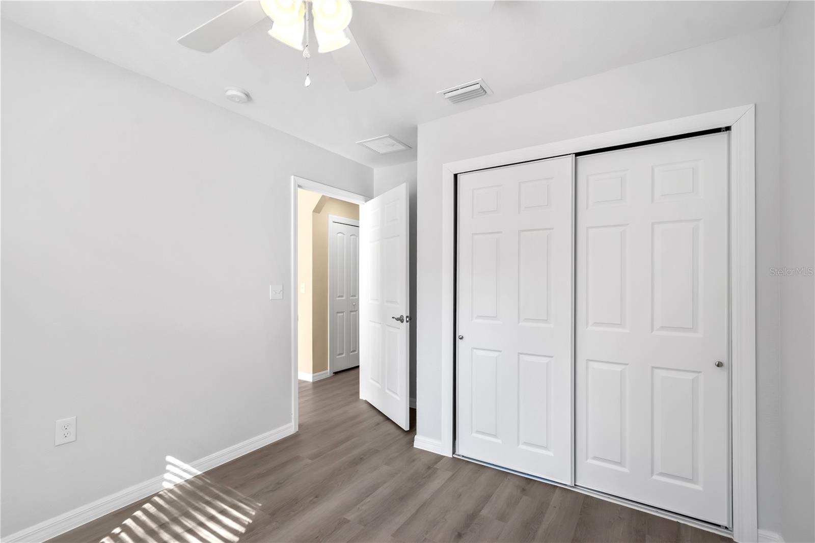 Image 31 of 40 For 15451 6th Circle