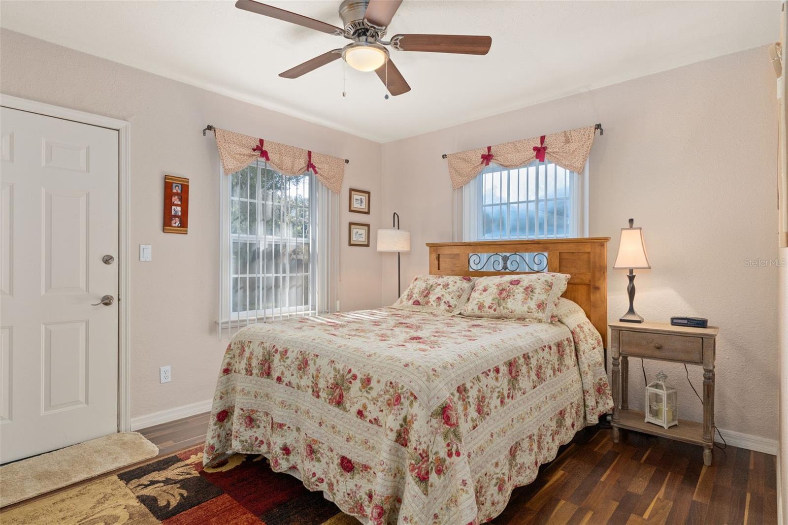 Image 23 of 50 For 6185 Riverbend Road