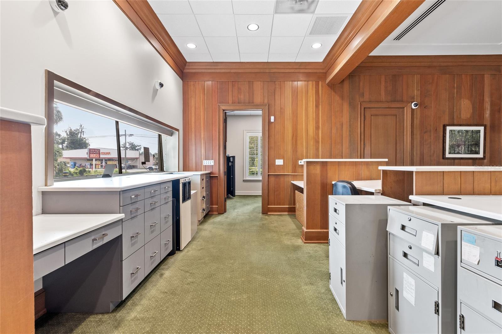 Image 24 of 47 For 130 Clyde Avenue