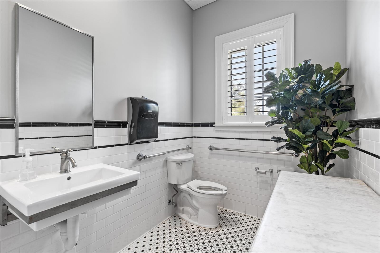 Image 29 of 47 For 130 Clyde Avenue